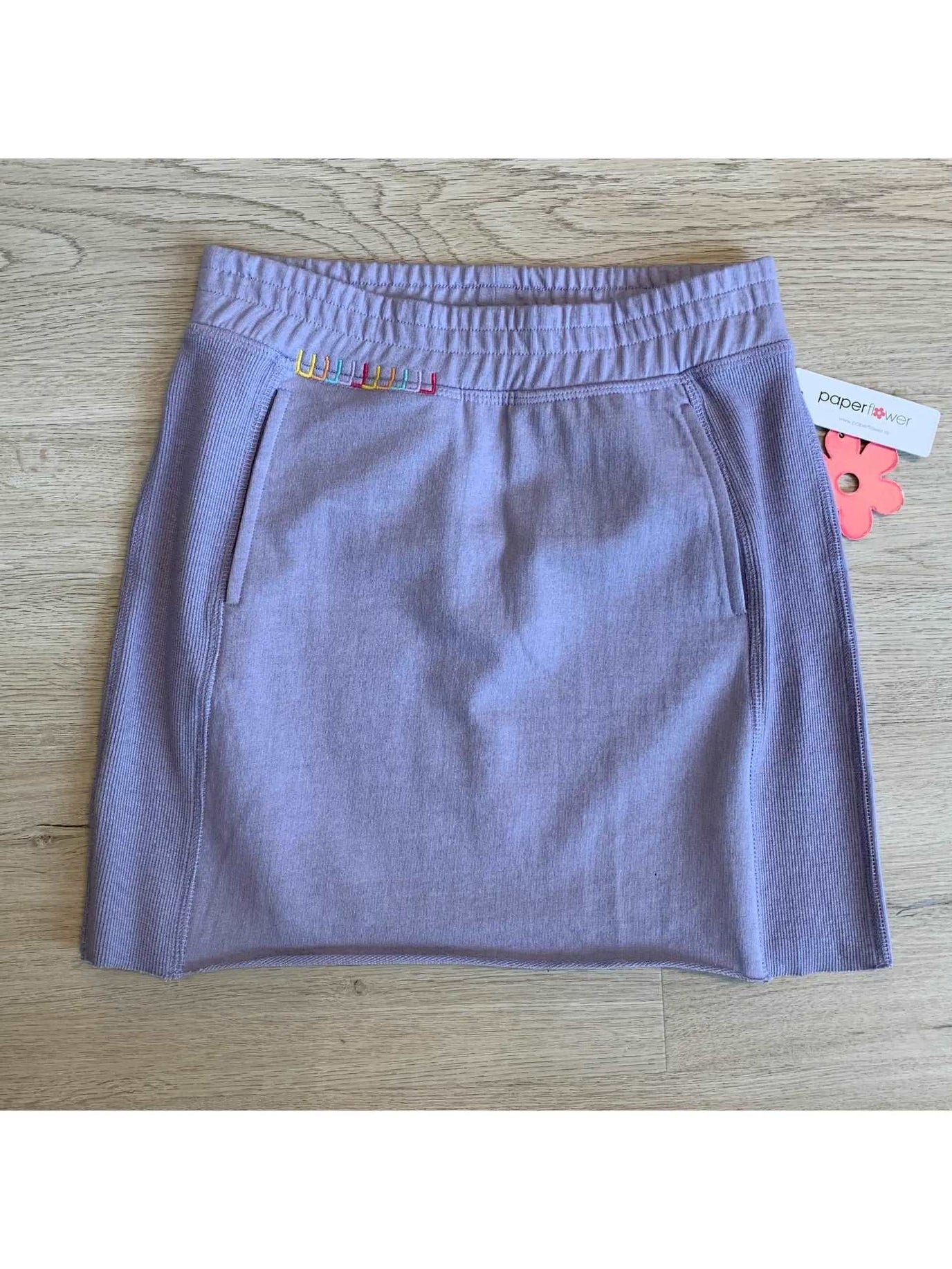 Pocket skirt with raw edge and rib inset