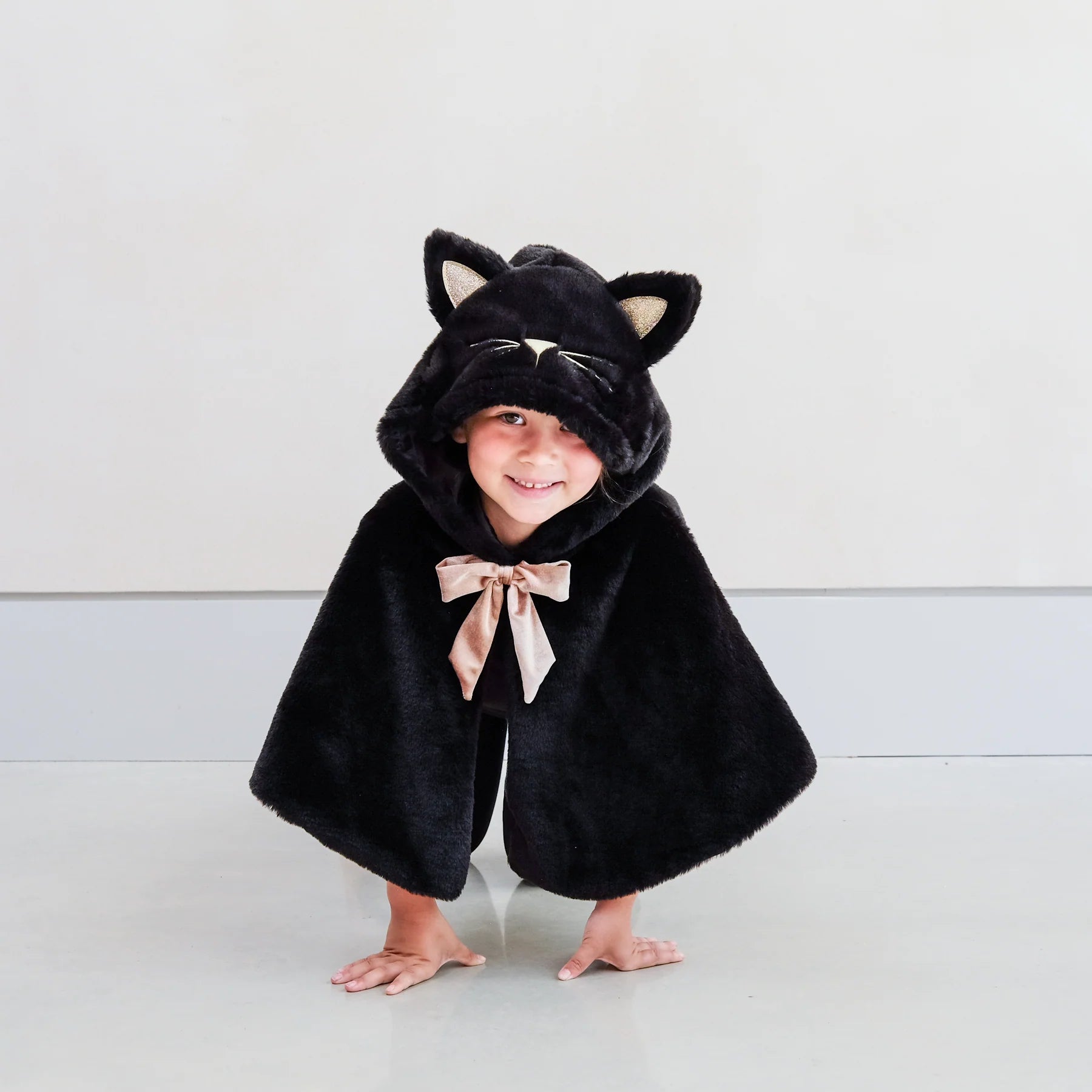 black cat cape – Pippen Lane